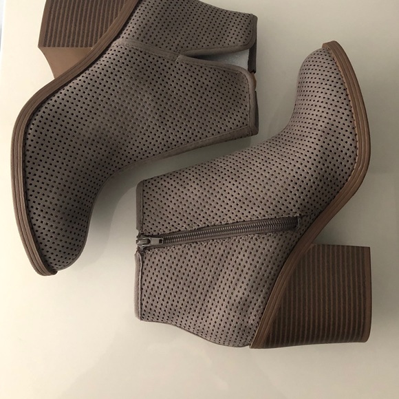 Gray Vegan suede booties - Picture 4 of 5